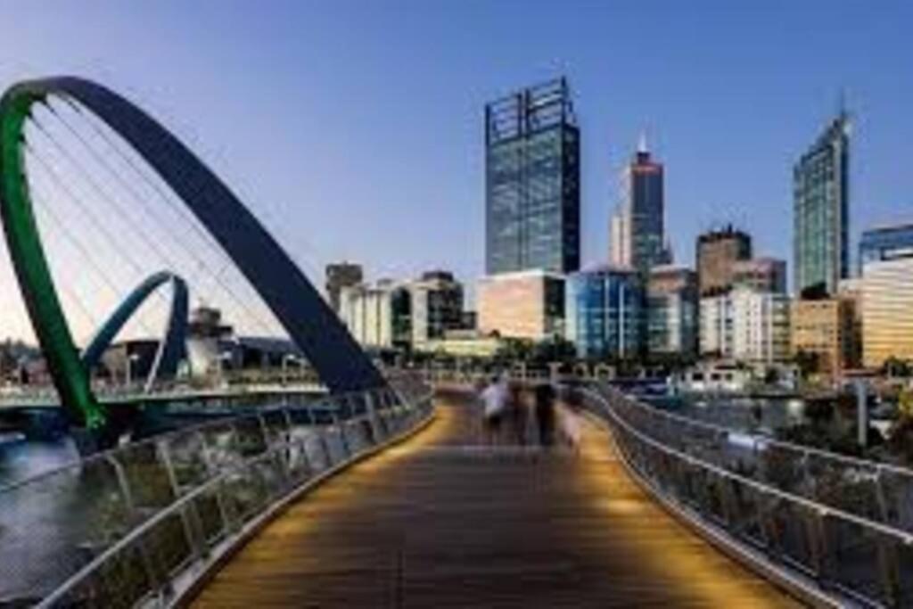 In The City Perth 1B1B Pool And Nice View Luaran gambar